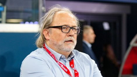 Mali football coach tom saintfiet steps down amid crisis