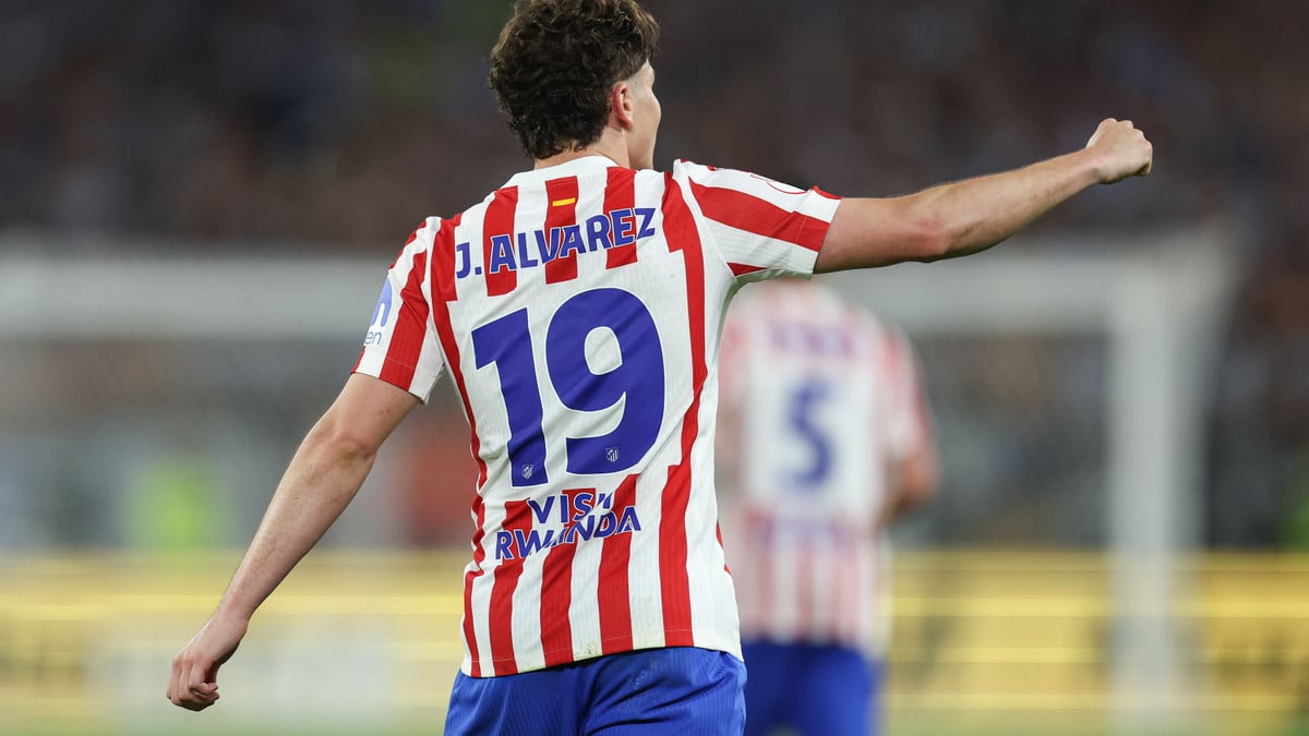 Psg targets julian alvarez with potential lee kang-in trade