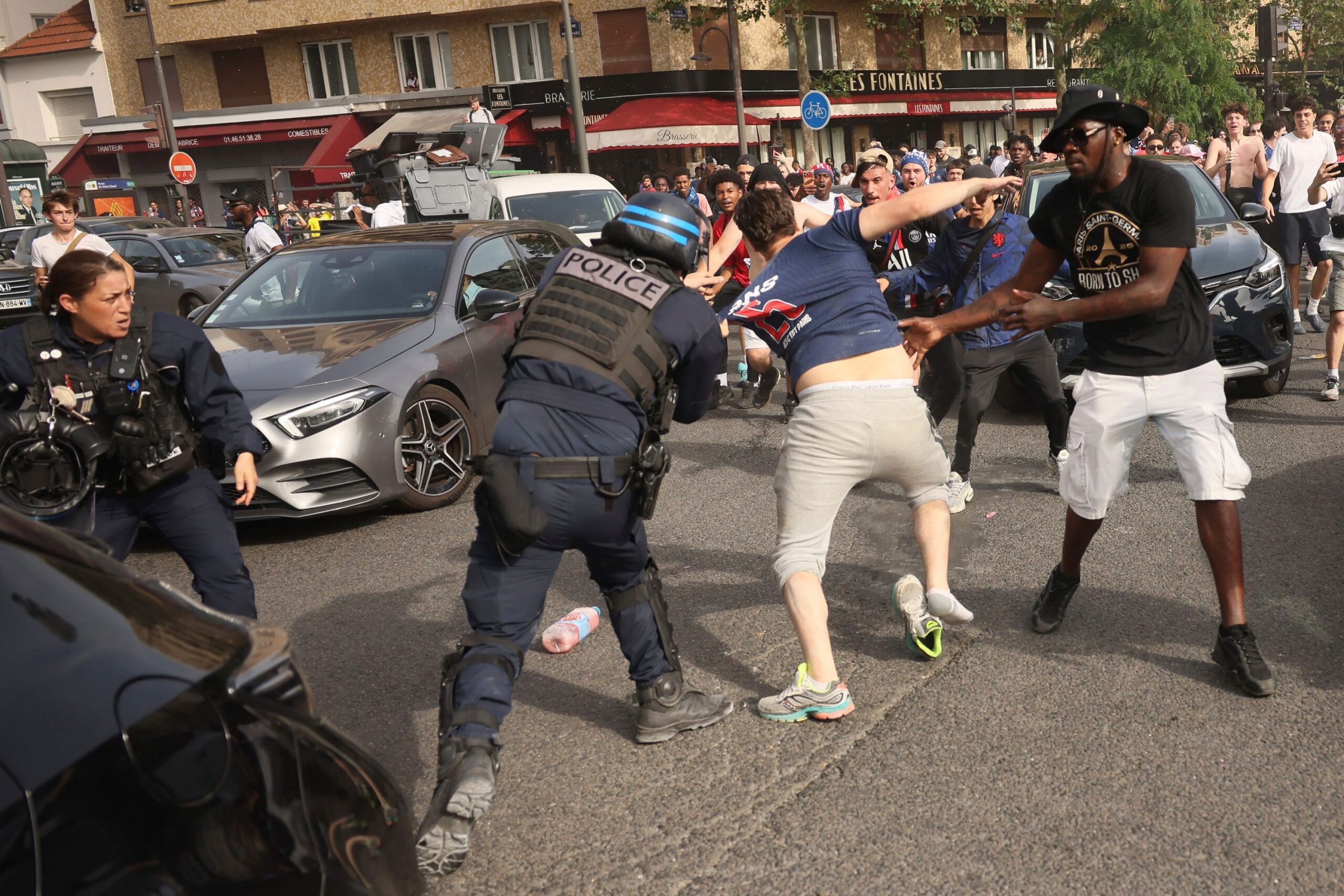 Tense atmosphere ahead of the champions league final near Saint-Cloud