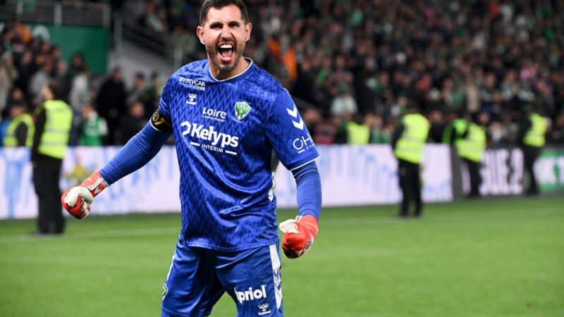 Saint-Étienne through to Ligue 1 promotion playoff after dramatic shootout win