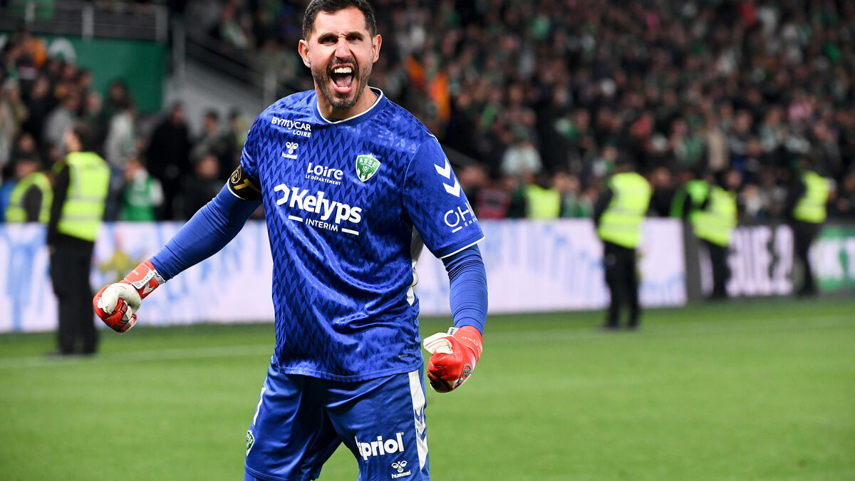 Saint-Étienne through to Ligue 1 promotion playoff after dramatic shootout win