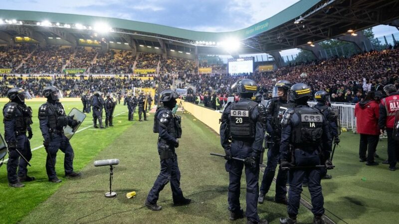 French sports minister condemns ‘unacceptable violence’ after ligue 1 match chaos