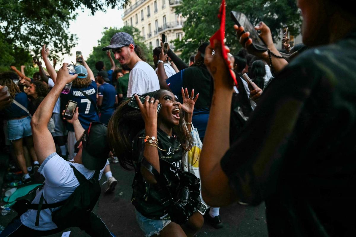 Paris erupts in celebration and clashes after psg claims back-to-back champions league titles