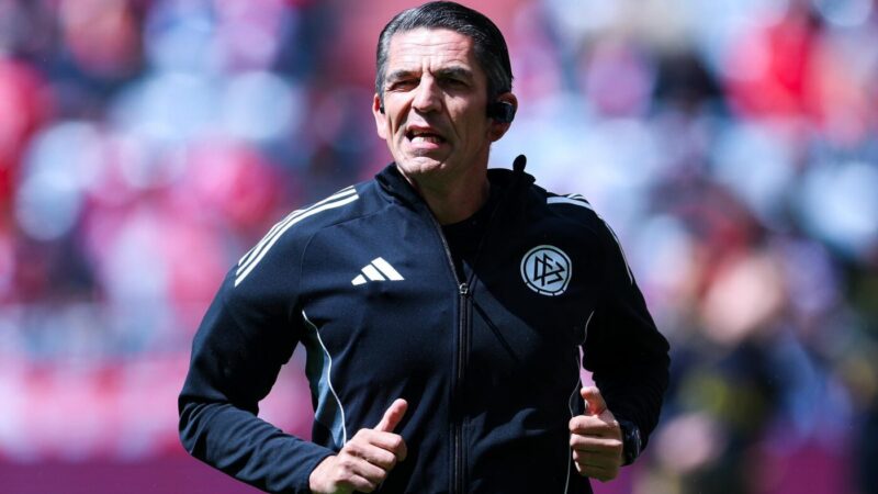Barcelona legend bids farewell after final match as referee