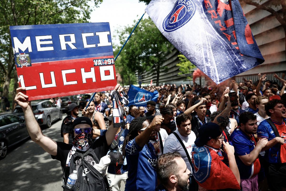 Electric atmosphere builds at Parc des Princes ahead of psg-arsenal champions league final