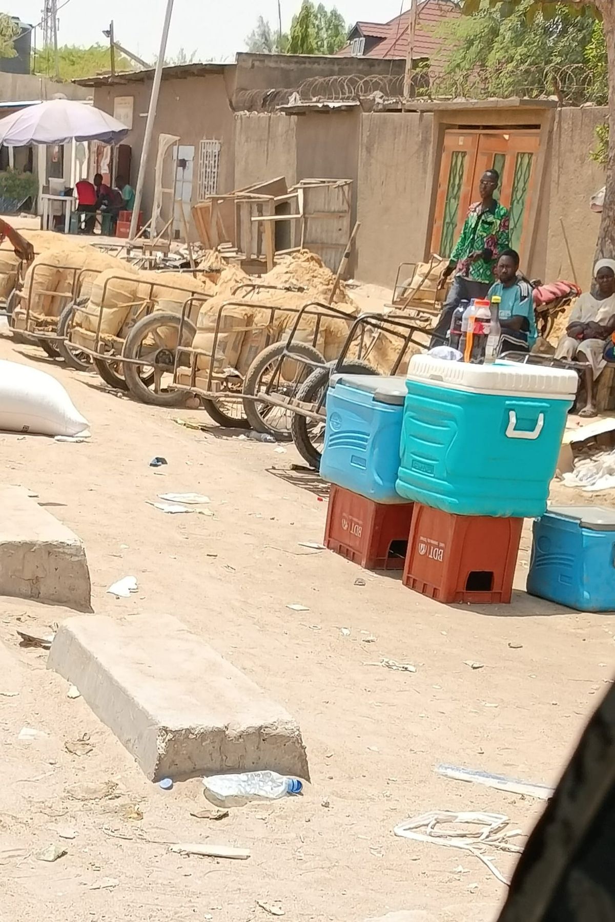 N’Djamena’s youth: battling precarity through the demanding sand trade