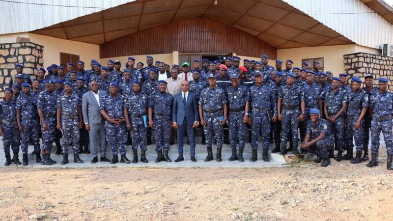 Bénin security minister listens to police concerns during tour of Kandi and Parakou