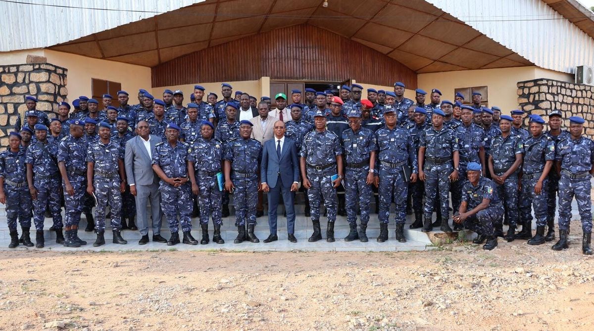 Bénin security minister listens to police concerns during tour of Kandi and Parakou