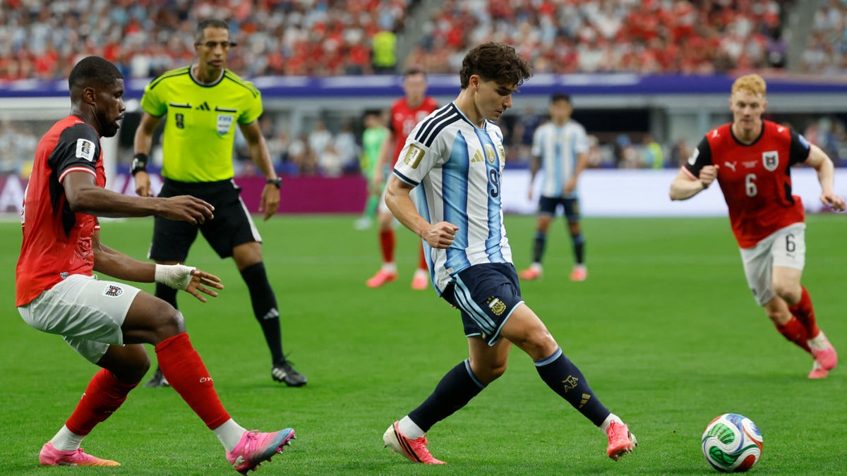 Barcelona’s pedri ignites julian alvarez transfer speculation