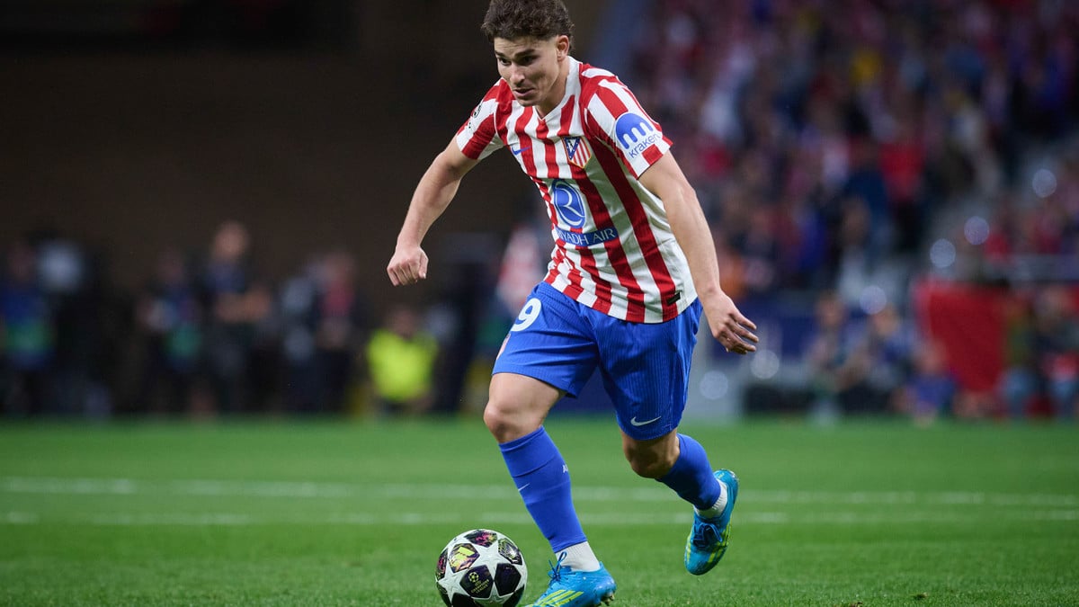 PSG set to make bold move for Julian Alvarez with record offer
