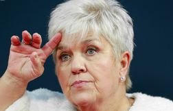 Mimie Mathy, qui n’arrive presque plus à marcher, entend poursuivre sa carrière