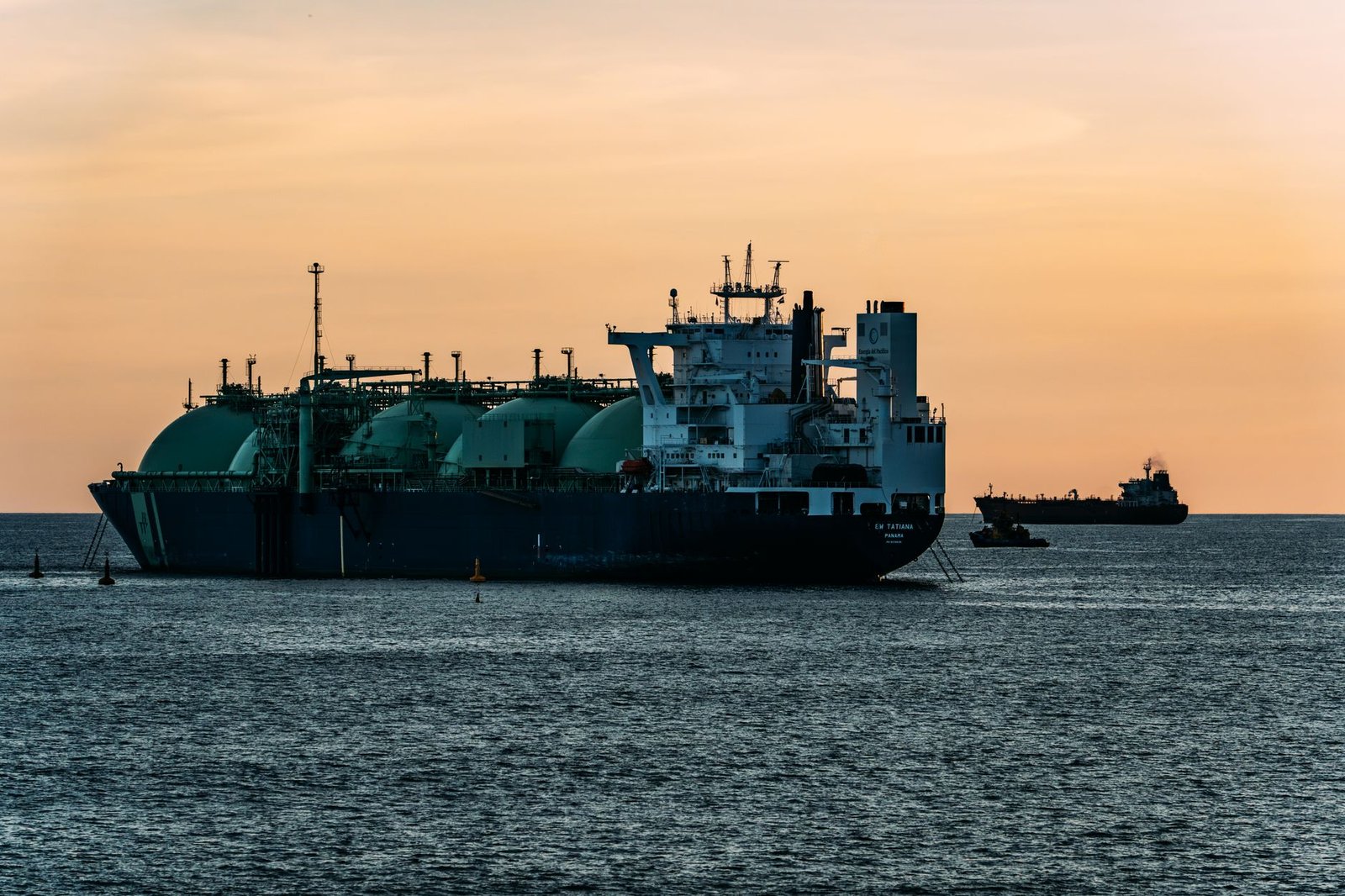 Cameroun’s floating gas plant departure threatens 2026 economic outlook