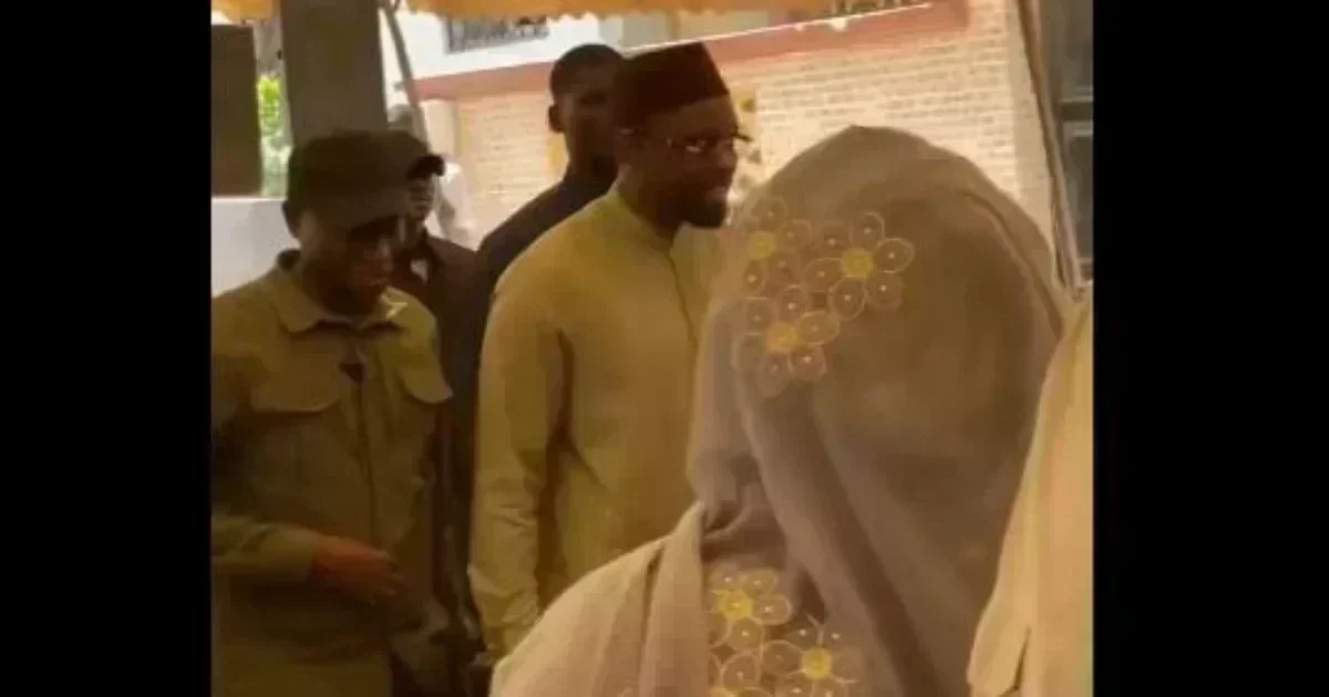 Condoléances : Ousmane Sonko aux Parcelles Assainies chez Diamil Sané (vidéo)