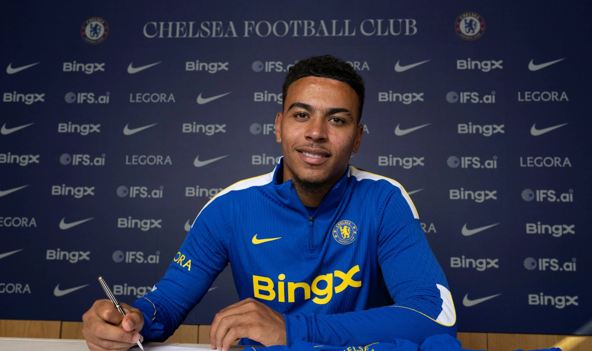 Chelsea smashes Premier League transfer record with £117m Rogers deal