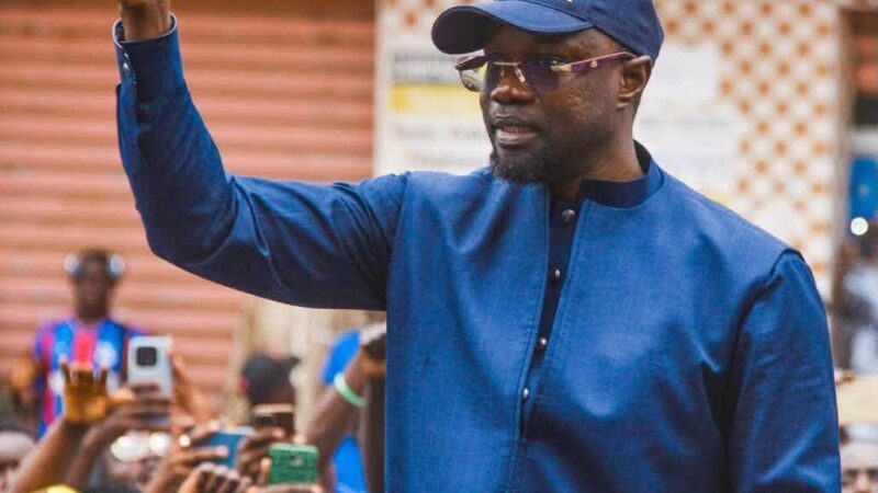 Triumphant crowd greets Senegal’s sonko in dakarois suburbs