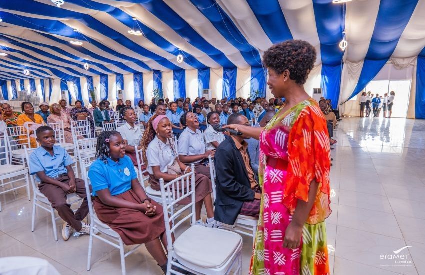Awarded students received at Comilog in Moanda