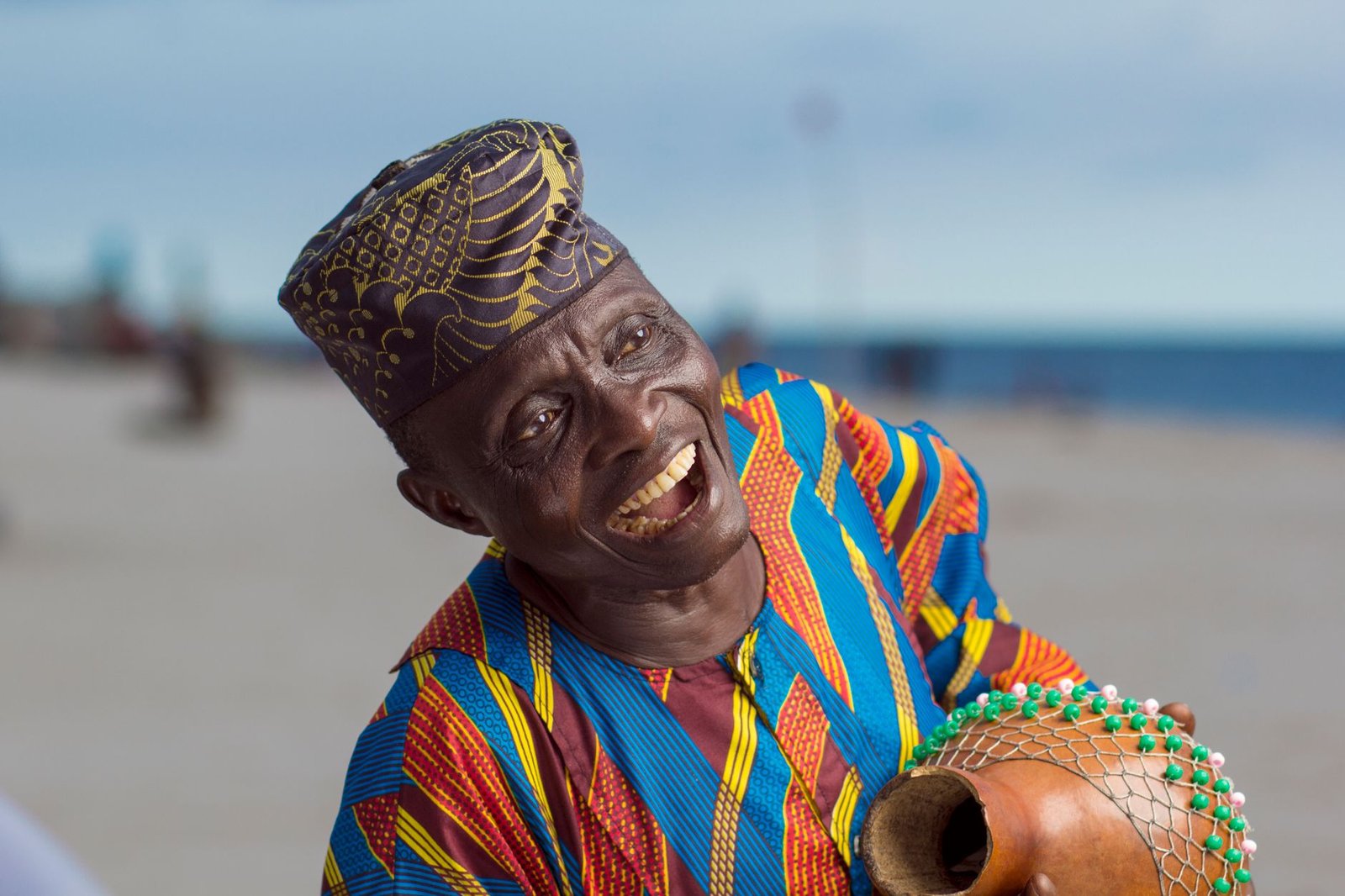 Sénégalais Baaba Maal speaks for climate justice at un podium