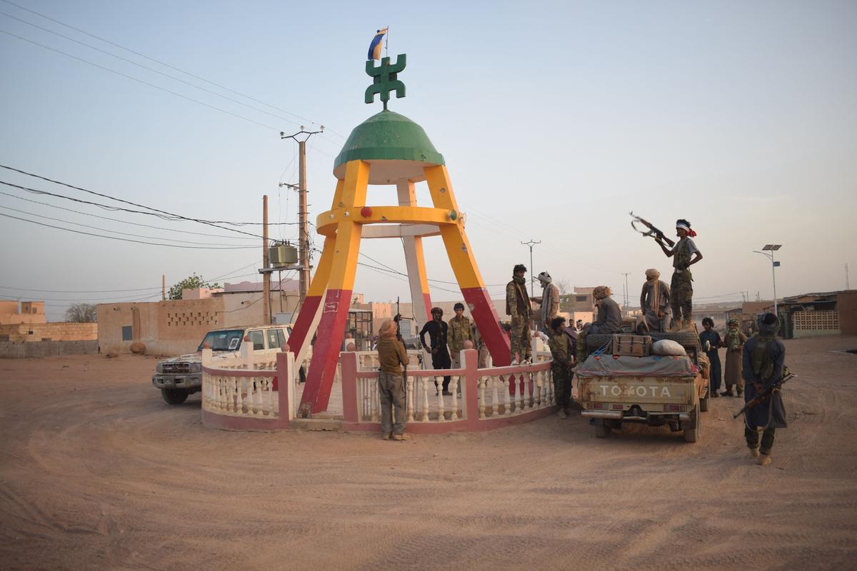 Deadly attack on malian military base in san leaves 10 soldiers dead
