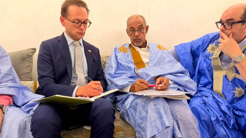 Us diplomat meets sahrawi peace advocates in laayoune