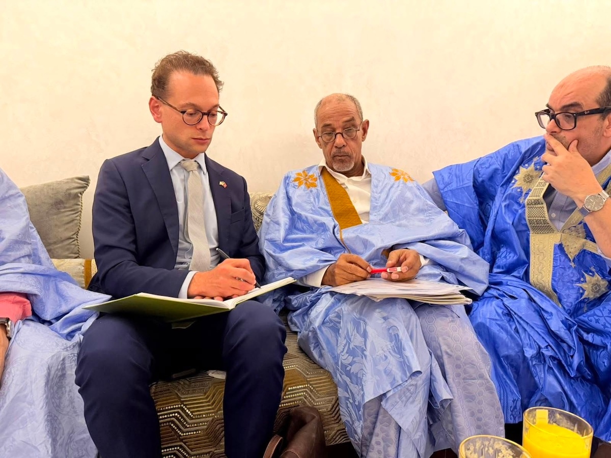 Us diplomat meets sahrawi peace advocates in laayoune
