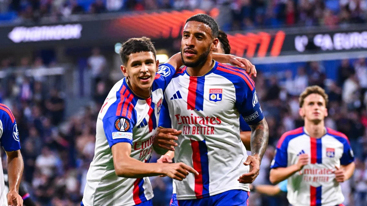 Olympique Lyonnais players celebrating a goal against Crystal Palace